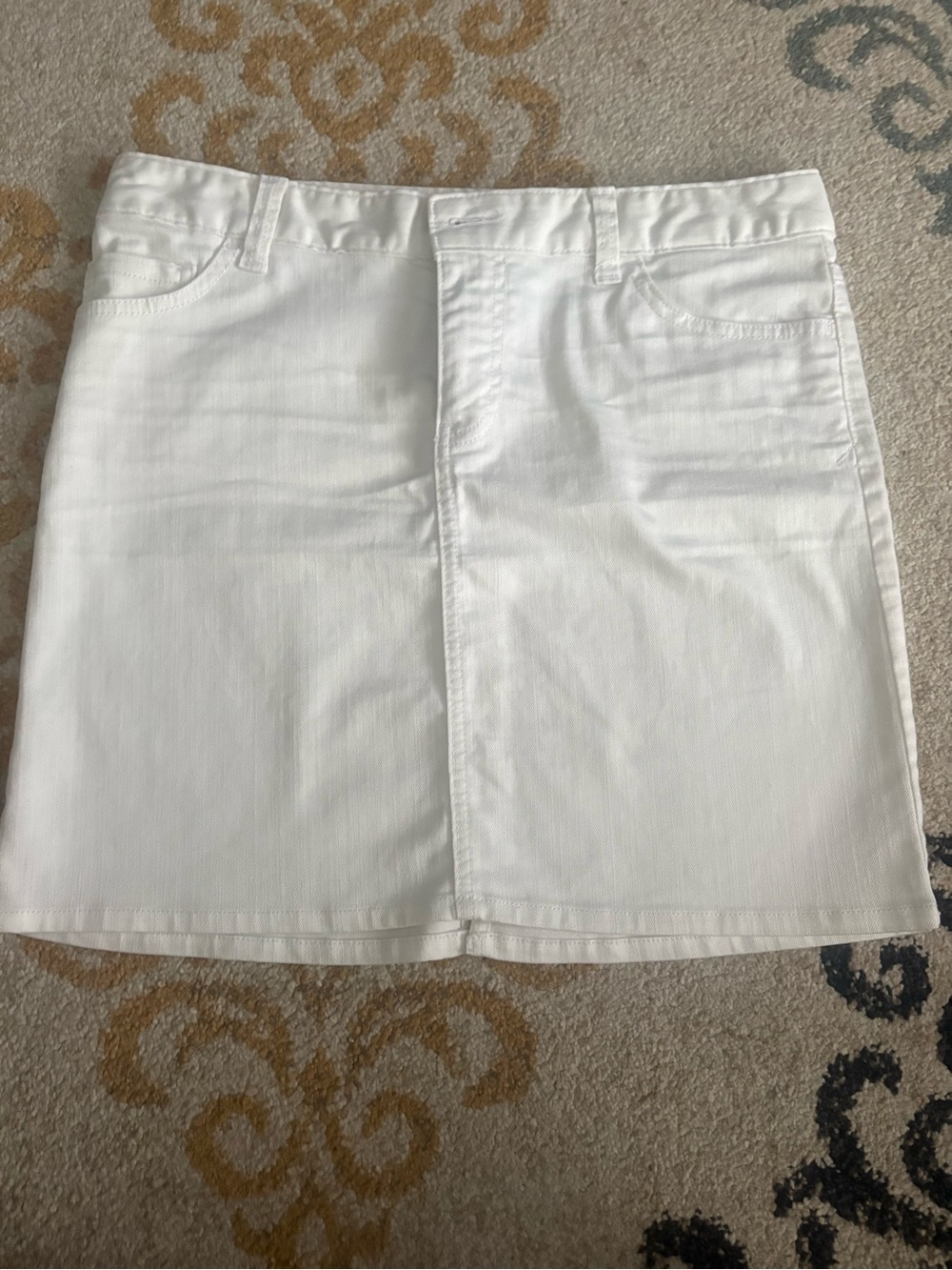 Tommy Hilfiger White Denim Mini Skirt — Classic Five-Pocket Style